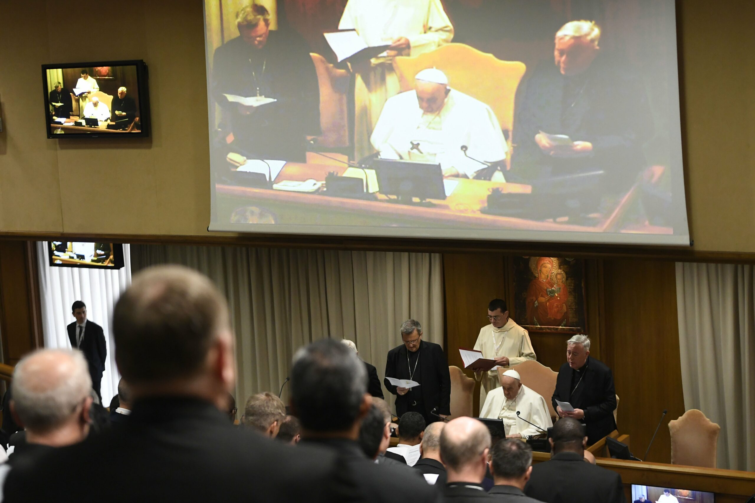 Synodal style can free pastors to focus on ministry, pope says