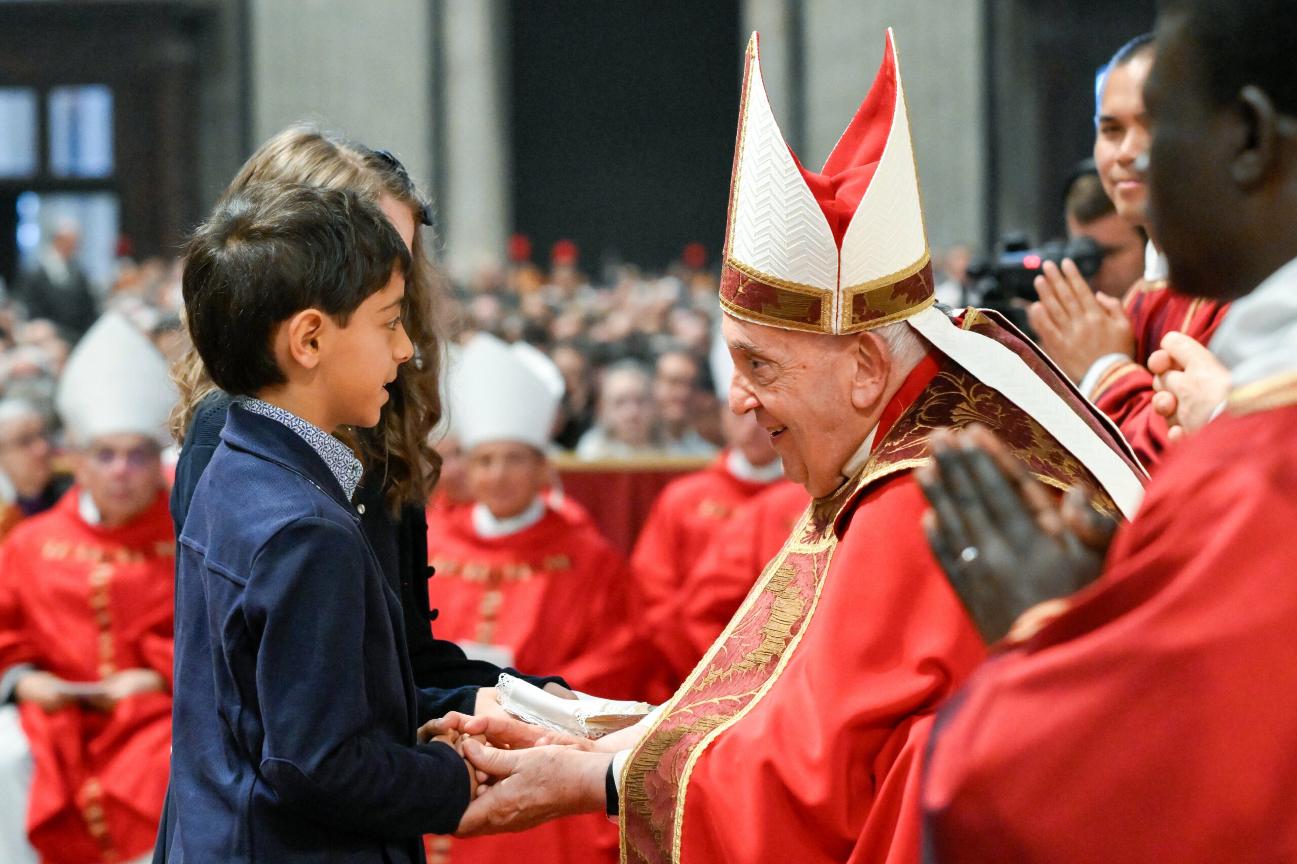 Pentecost: Holy Spirit makes Christians gentle, not ‘overbearing,’ pope says